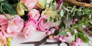 How to Build Your Own Flower Arrangements | Kudos